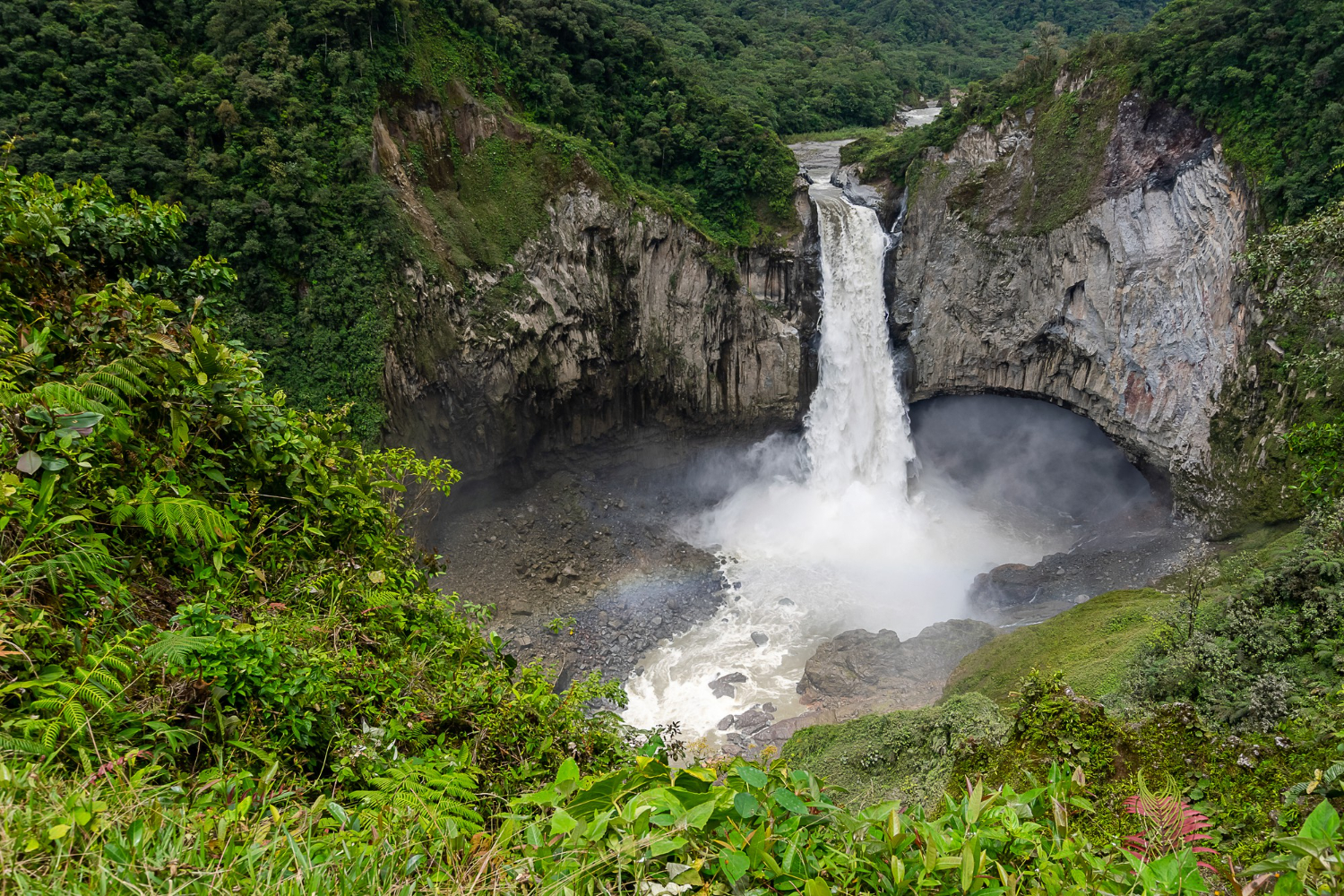 image of waterfall in Ecuador